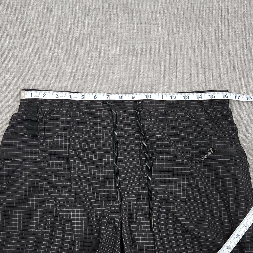 Lululemon Black Athletic Lightweight Drawstring Shorts With Pockets. Large - Picture 7 of 8